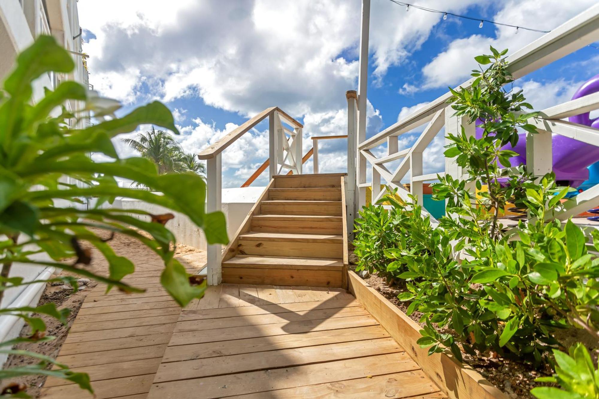 Maho Beach House - Sand Bar Condo - 1 Bedroom Suite Экстерьер фото